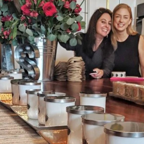 VEGAN SOY WOLFGANG & ISABELLA CANDLE - CHOOSE YOUR SCENT- BURNS FOR 70+ HOURS - Picture 6 of 6